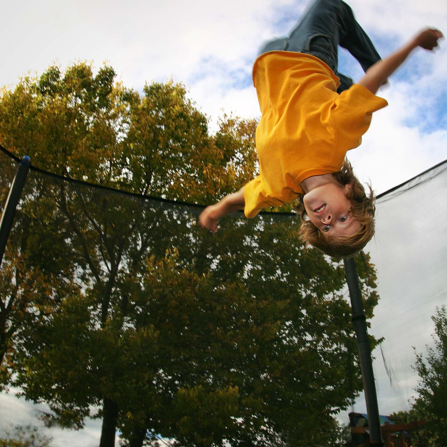 MARNUR 8 FT Trampoline for Kids Max Weight 330 LBS with Ladder, Safety Enclosure, Wind Stakes for Backyards Outdoor