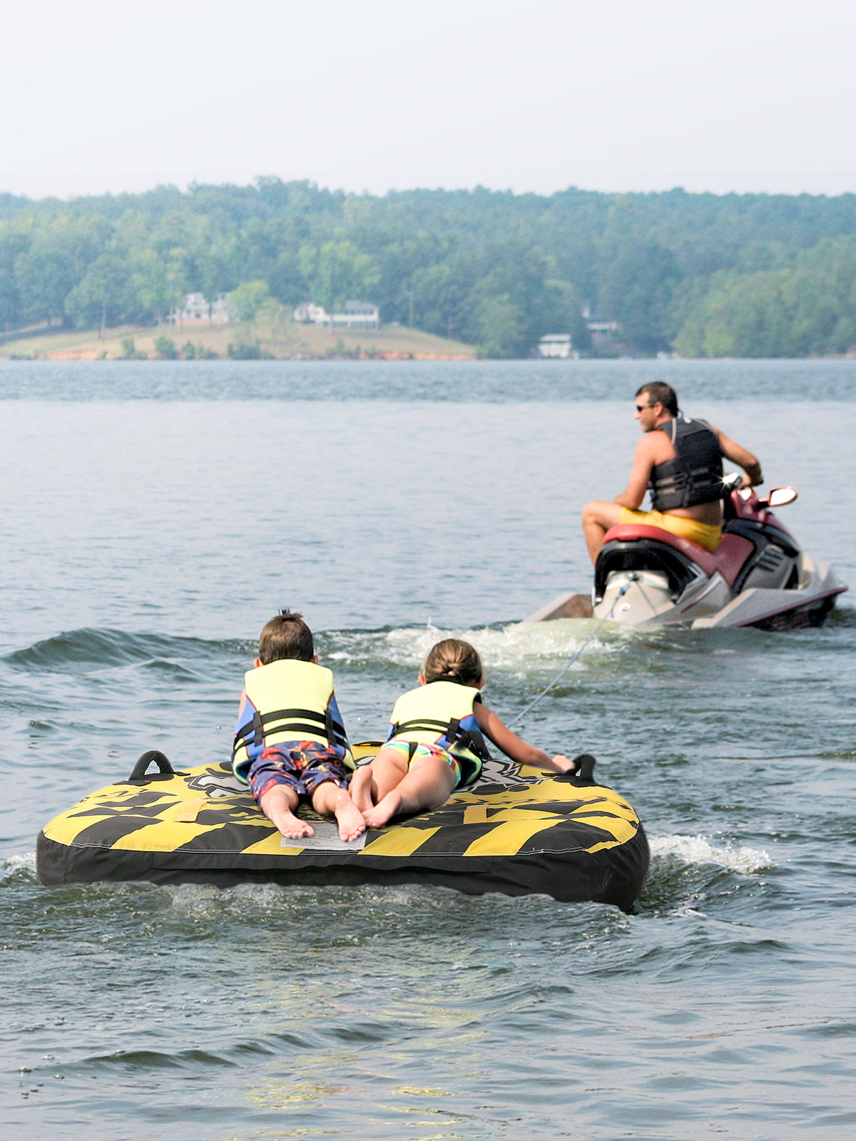 Load image into Gallery viewer, Towable Tube for Boating Inflatable Towable Boat Tube with 1 or 2 Riders Options Quick Rope Connect Watersports for Women Men Kids Yellow