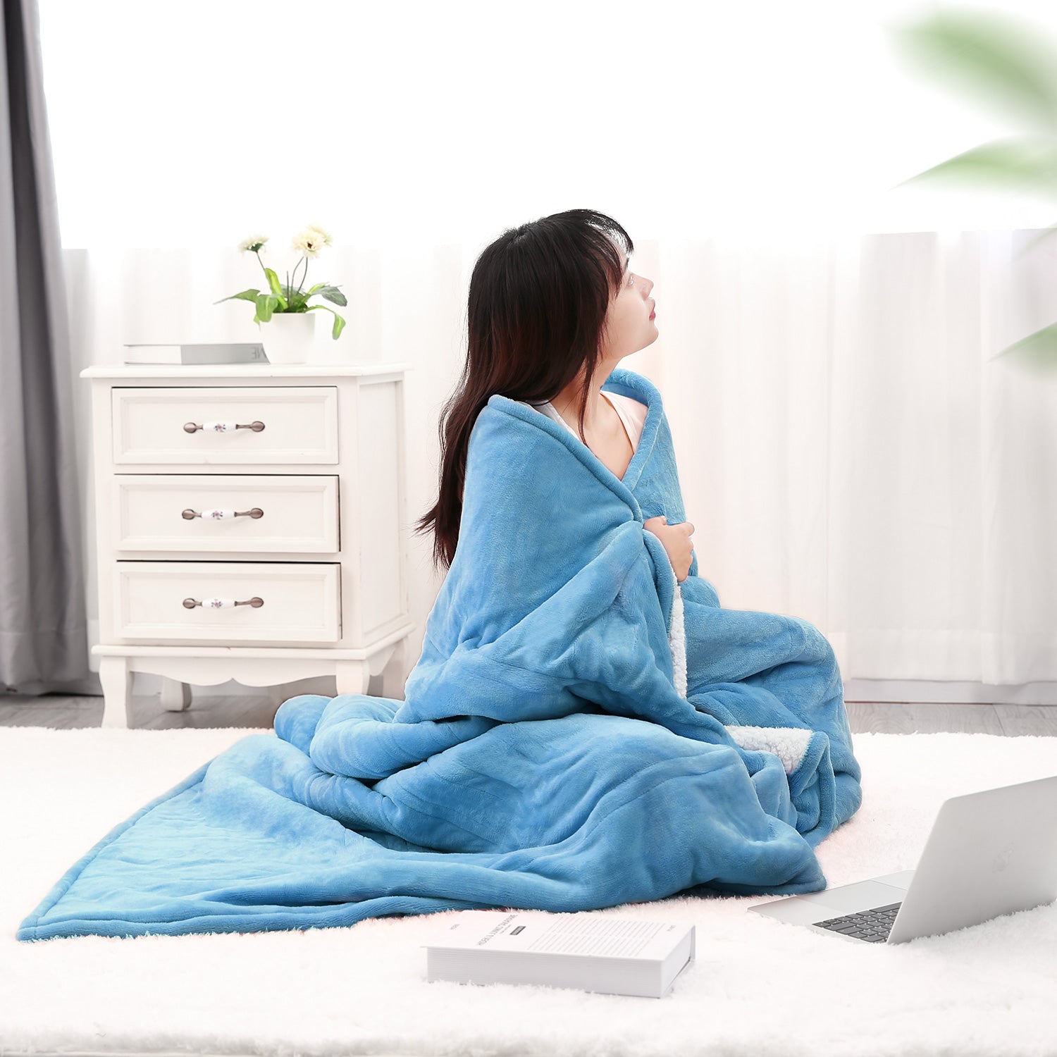 Load image into Gallery viewer, Electric Blanket Twin Size 62"x 84" Flannel Blanket, Fast Heating, 10 Hours Auto-Off, 4 Heat Settings, Machine Washable - Blue