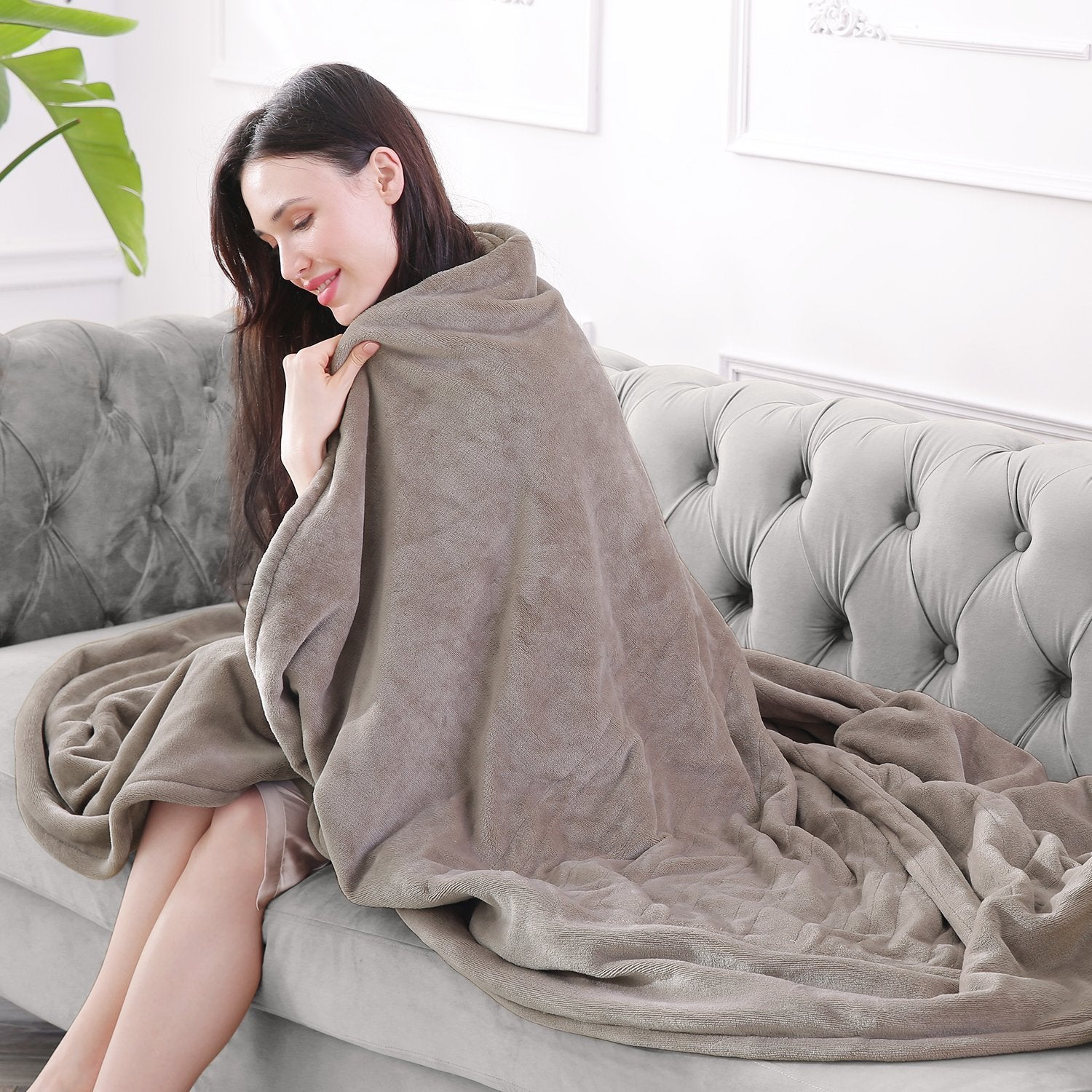 Load image into Gallery viewer, MaxKare Electric Blanket Heated Throw 72" x 84" Oversized Flannel Heated Blanket, ETL Certification Fast Heating with 4 Heating Levels & 10 Hours Auto Off, Machine Washable - NAIPO