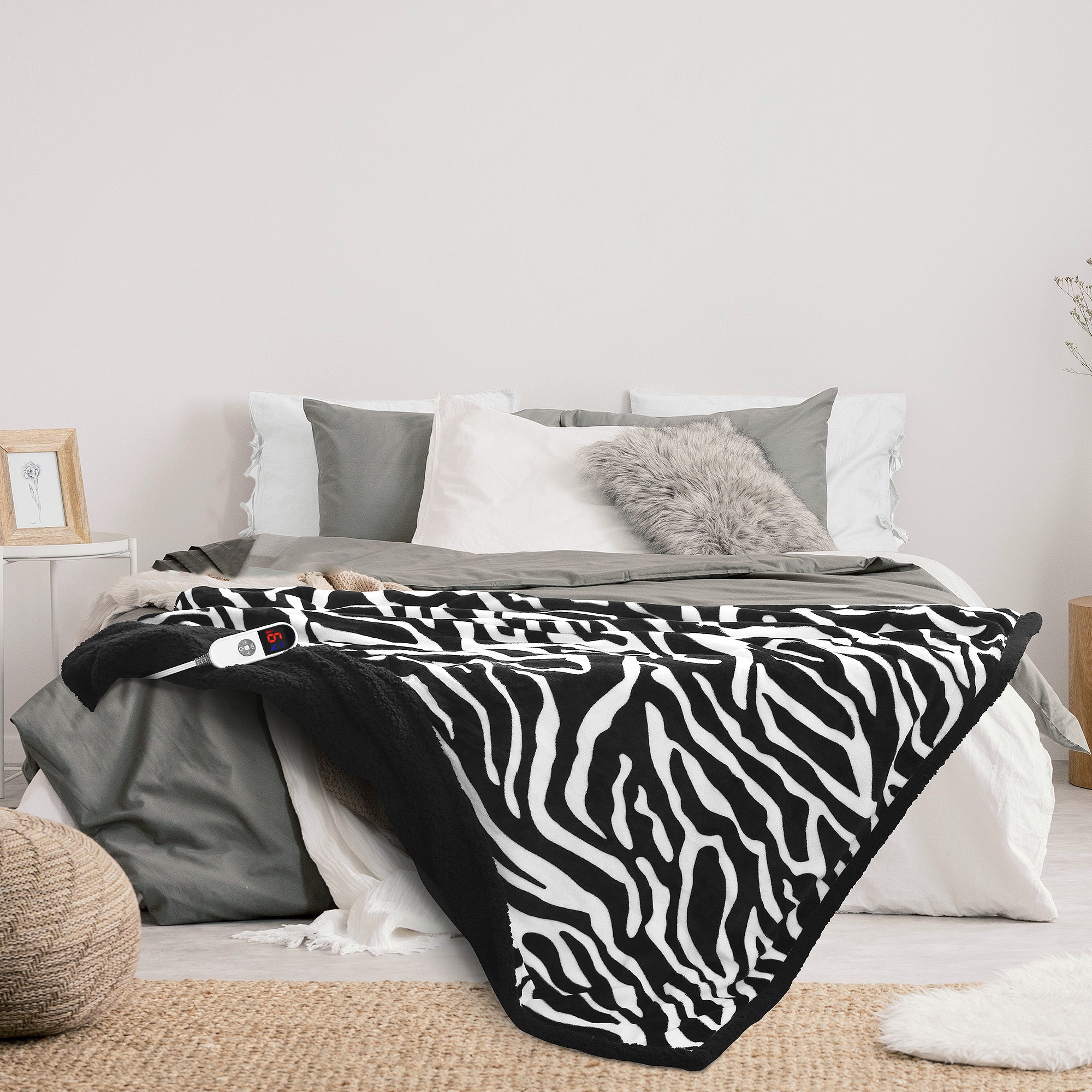 Load image into Gallery viewer, MARNUR Electric Throw Blanket 50&quot; x 60&quot;,  Soft Faux Fur Heated Blanket with Large LCD Display, 6 Heating Levels, 4 Hours Timer, Machine Washable, Zebra Pattern
