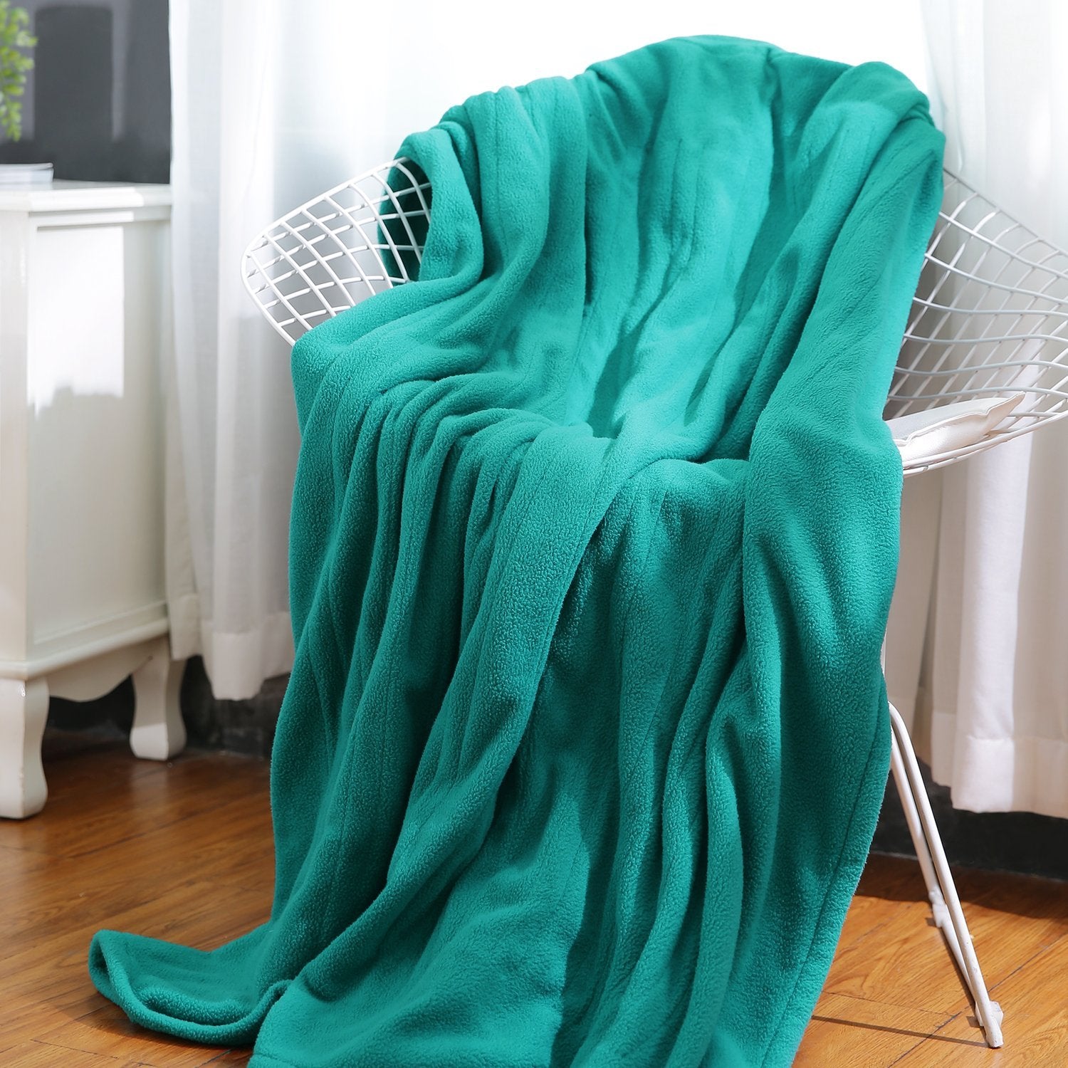 Load image into Gallery viewer, MaxKare Electric Heated Throw Blanket Polar Fleece 50&quot;x 60&quot; Lightweight Cozy Ultra-Warm Premium Microfiber Snap Lap Blankets with Auto-Off 4 Heating Levels-Lake Green - NAIPO
